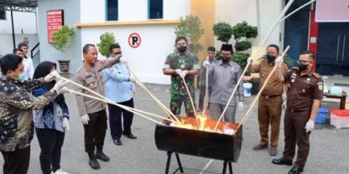 Kejari Banggai Musnahkan Ribuan Butir Obat-obatan Terlarang