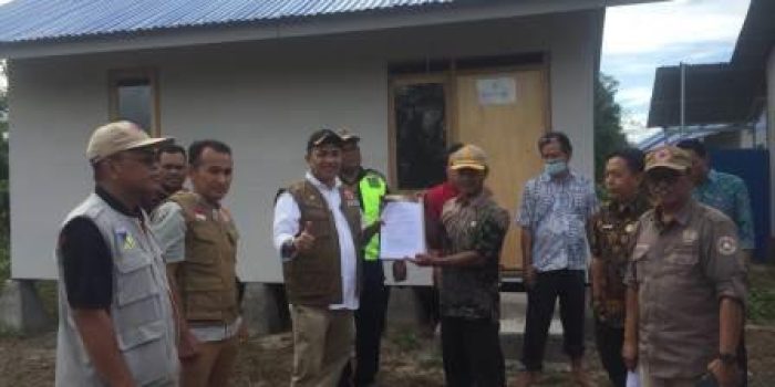 BPBD Provinsi Serahkan 52 Unit Huntara ke Pemkab Parimo
