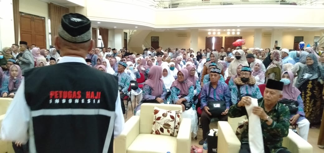 Bupati Lepas 117 Calon Haji Asal Parimo