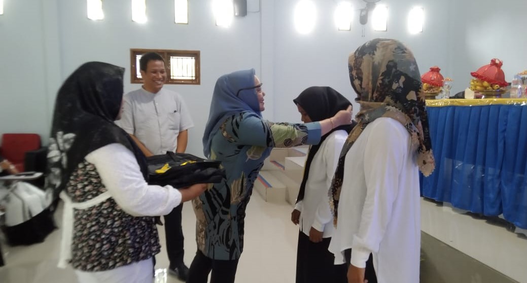 Pelaku UMKM Parimo Ikuti Pelatihan Sistem Aplikasi Pencatatan Informasi Keuangan dan Pengolahan daun Kelor