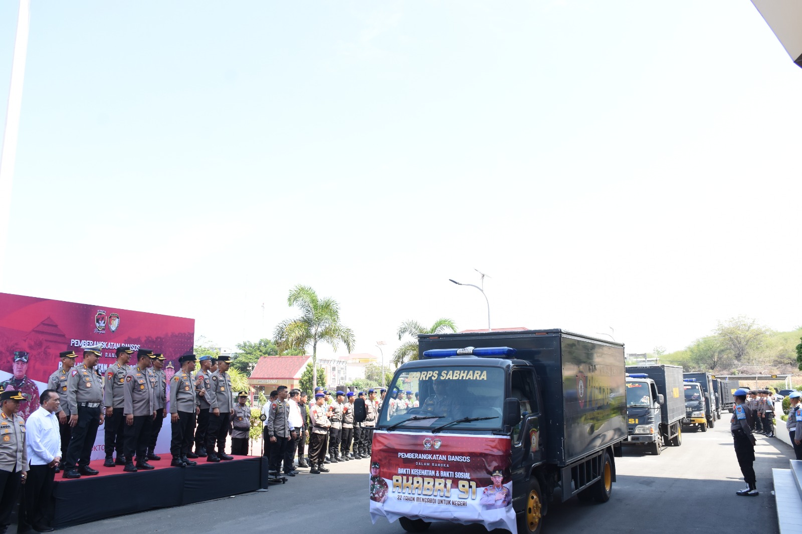 Kapolda Sulteng Distribusi 8000 Paket Sembako