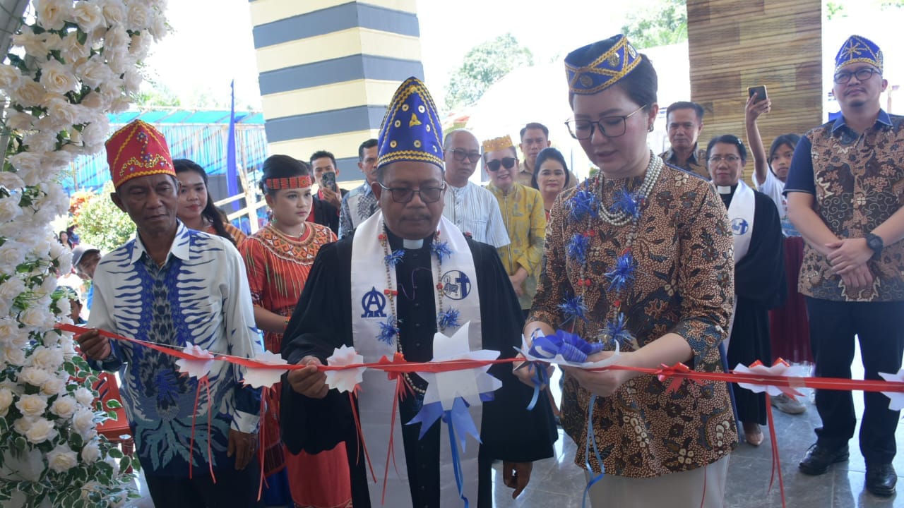 Bupati Poso Resmikan Gereja GKST Petra Mayasari