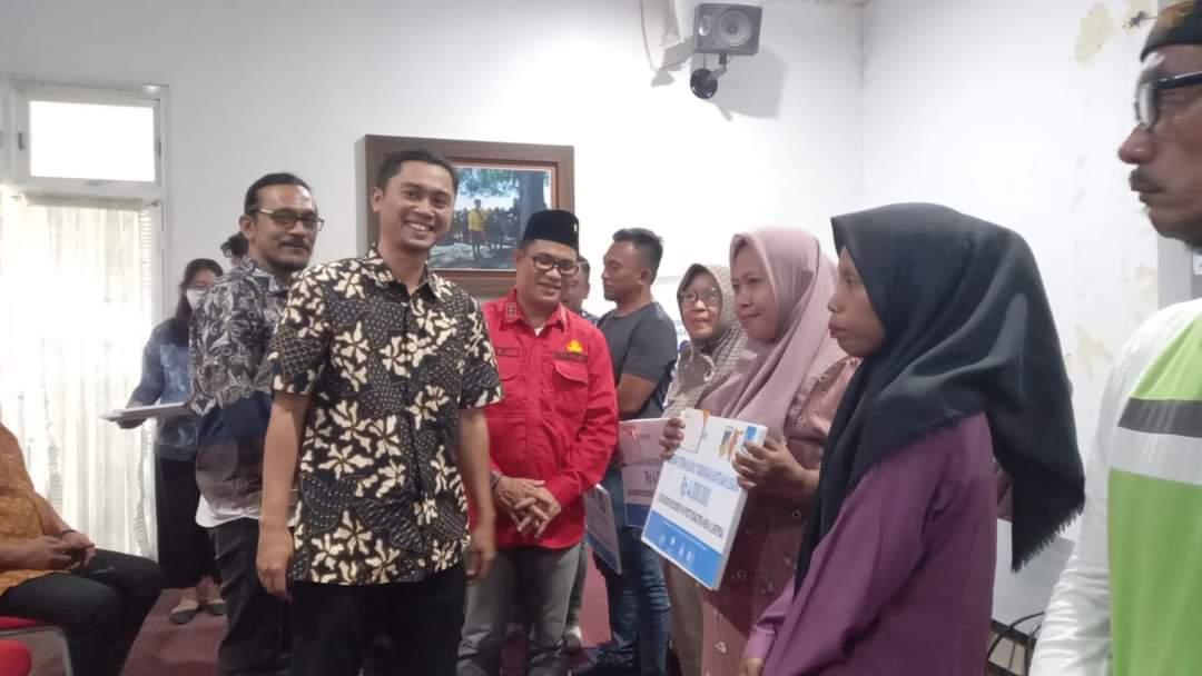 Warga Terdampak Bencana Terima Bantuan Dari Pemkab Sigi dan Yayasan Relief Islami Indonesia