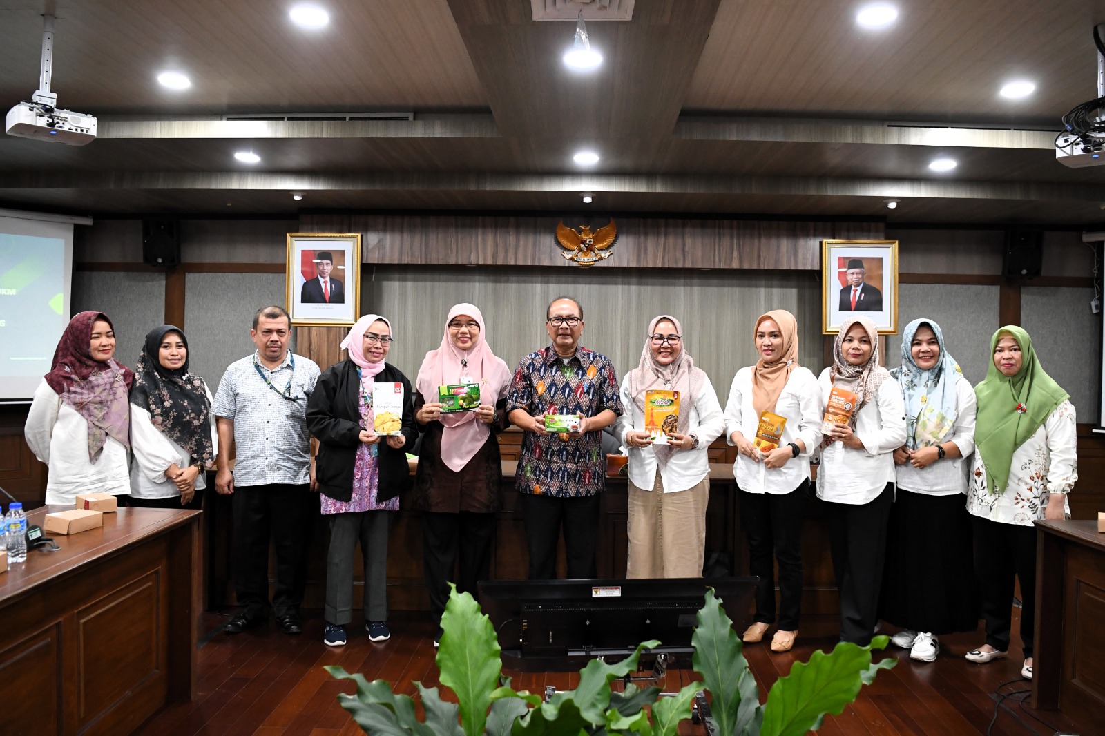 Bahas Sinergi Program, Dinas Koperasi dan UMKM Parimo Kunjungi KeMenKopUKM