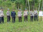 Polsek Walea Kepulauan Tanam 50 Bibit Pohon Pala di Lingkungan Mako Polsek