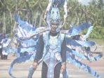 Peserta Fashion Karnaval Tampil Atraktif dengan Barang Bekas di FTT Parimo