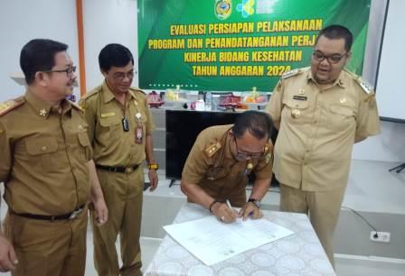 Dinkes Evaluasi Persiapan Pelaksanaan Program dan Penandatanganan Perjanjian Kinerja Bidang Kesehatan