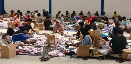 KPU Parimo Mulai Sortir dan Lipat Surat Suara Pemilu 2024