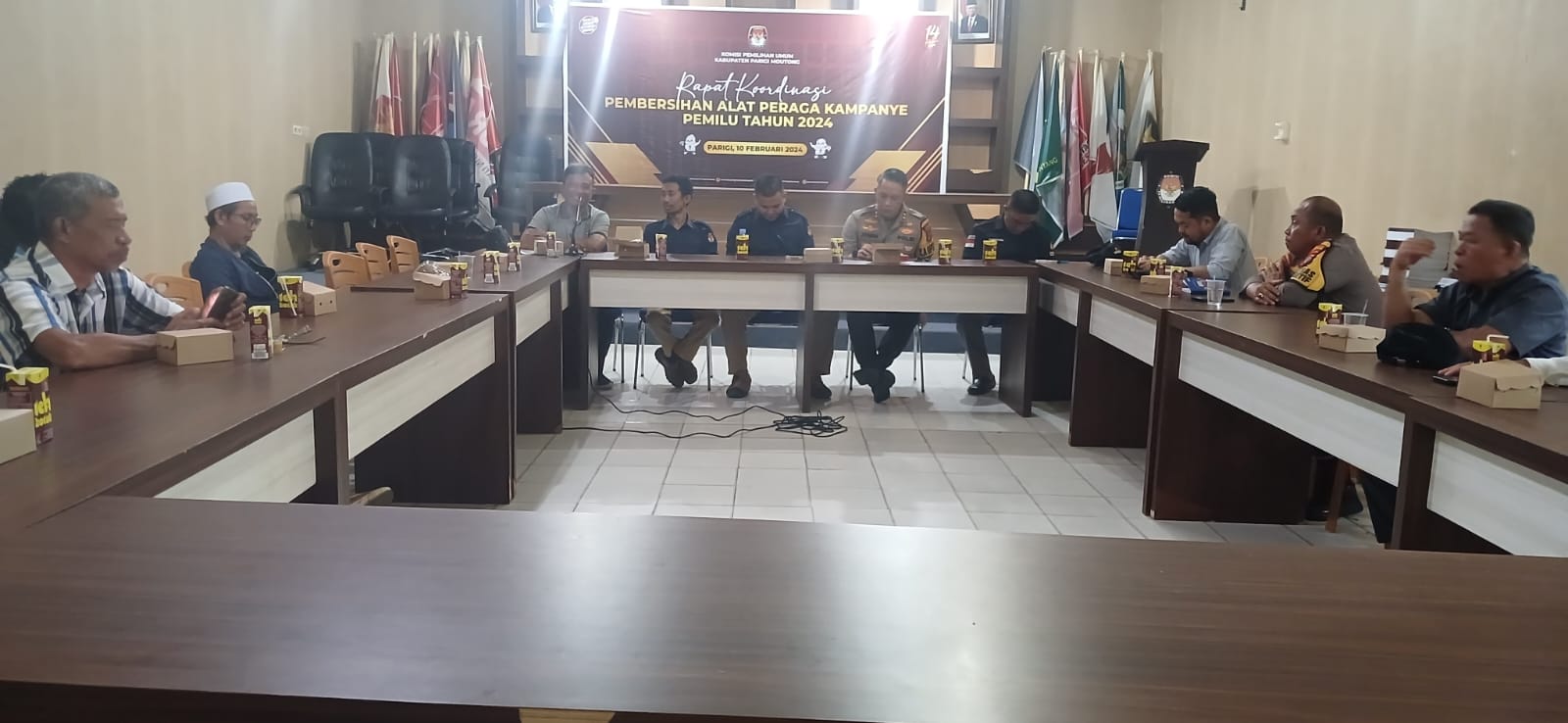 Jelang Masa Tenang, KPU Parimo Gelar Rakor Pembersihan APK