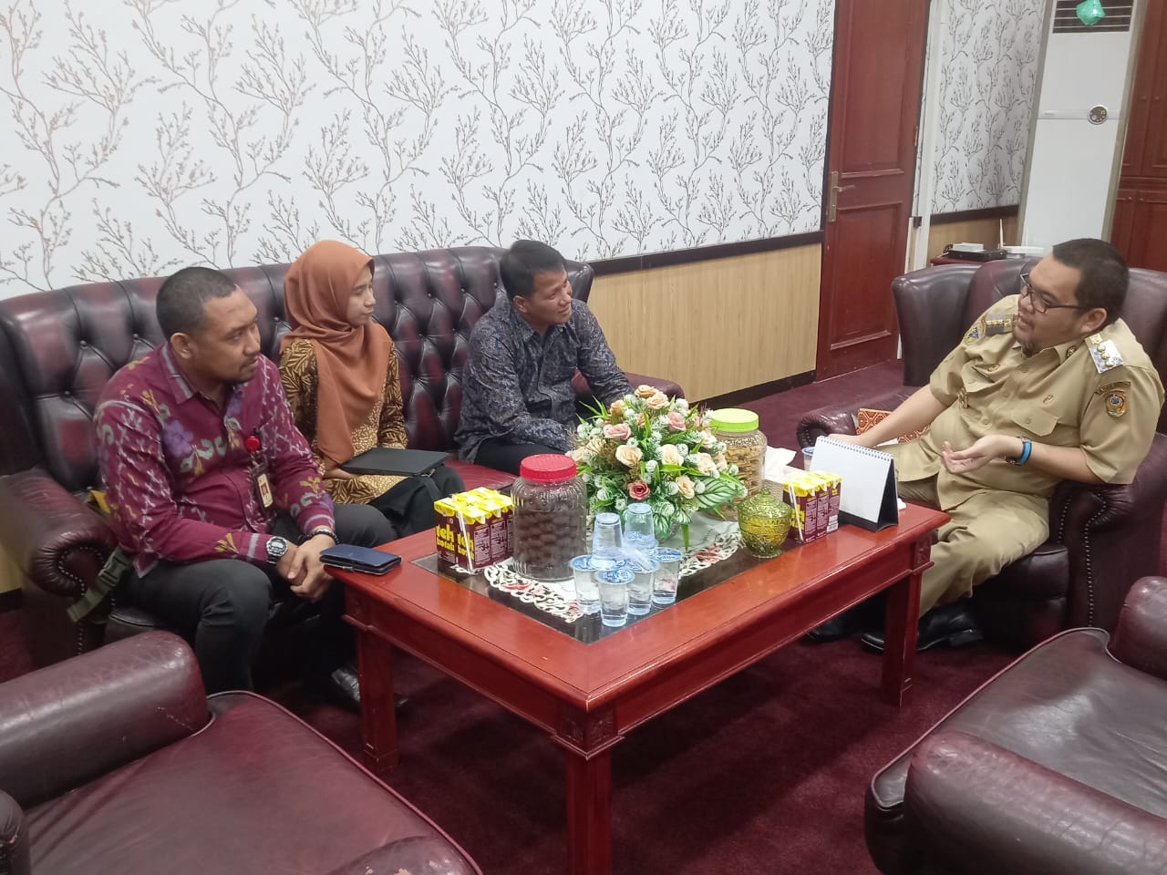 Kunjungi Pemda Parimo OJK Sulteng Bahas Pengembangan UMKM