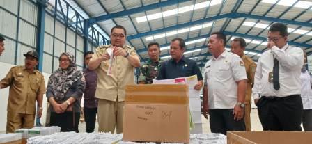 Hadiri Pendistribusian Logistik Pemilu, Ini Pesan Pj Bupati