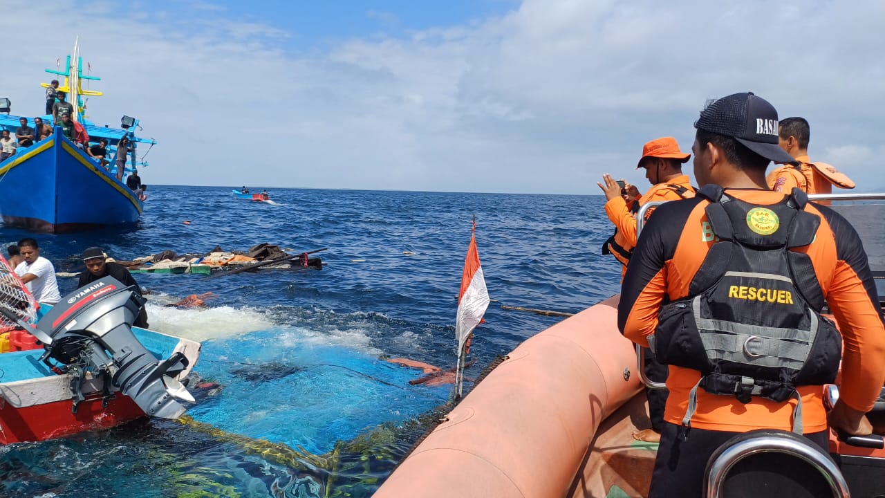 Basarnas Evakuasi 5 Penumpang Longboat di Perairan Banggai Laut