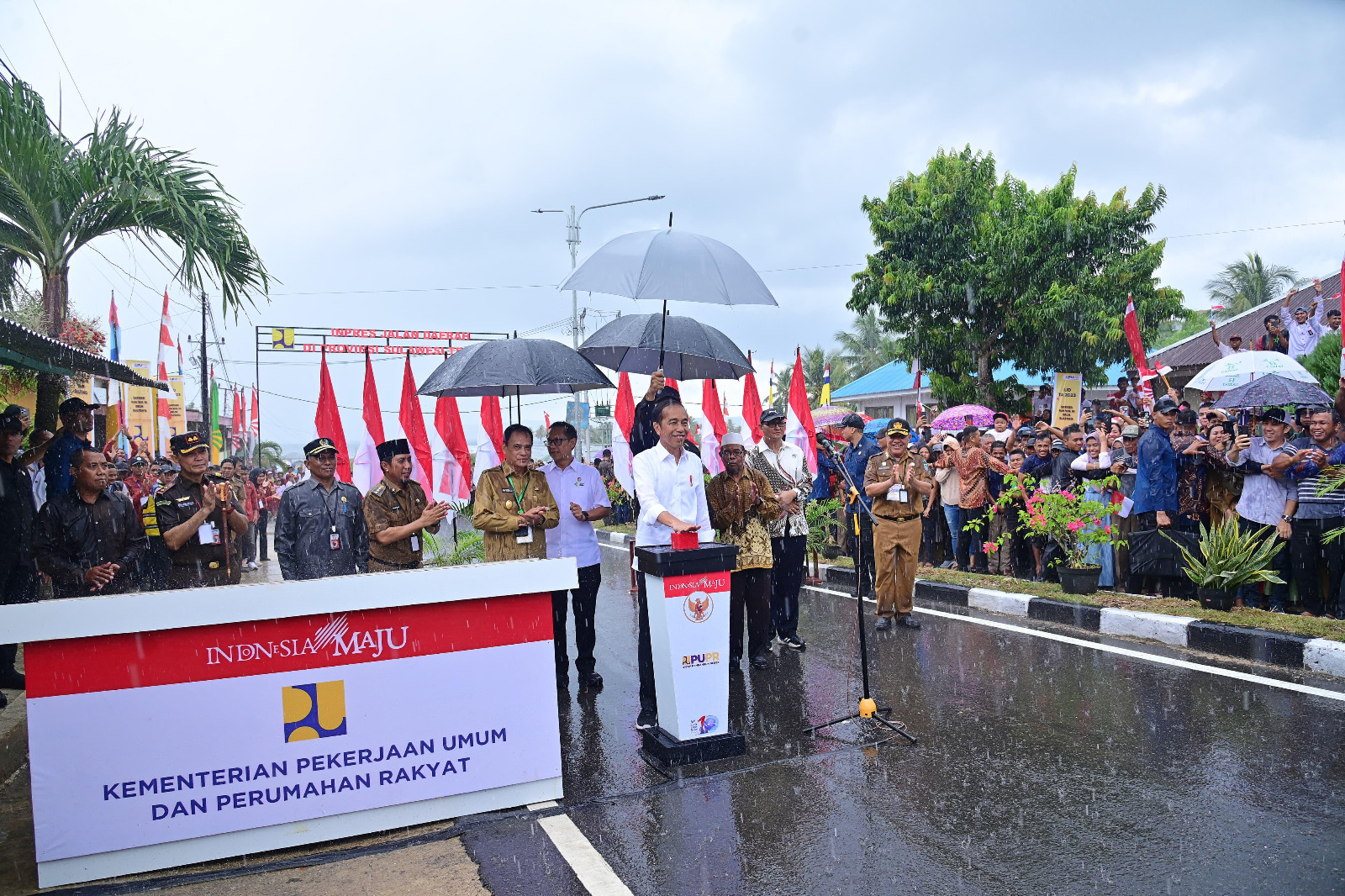 Presiden Jokowi Resmikan 15 Ruas IJD saat Kunker di Sulteng