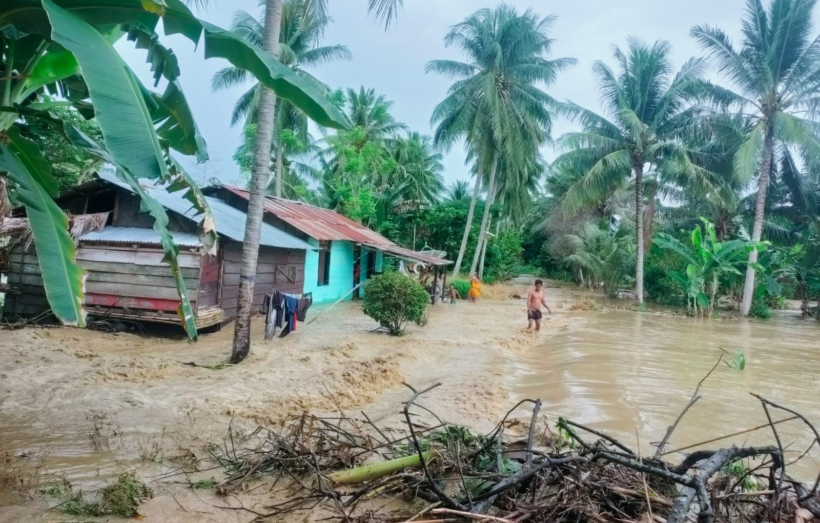 Desa Ogomolos Diterjang Banjir Luapan Sungai Mubang