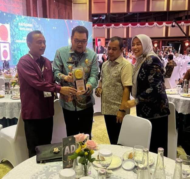 Parimo Terima Penghargaan Adipura 2023