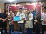 KPU Parimo Serahkan Hasil Audit Dana Kampanye Kepada Parpol Peserta Pemilu 2024 KPU Parimo Serahkan Hasil Audit Dana Kampanye Kepada Parpol Peserta Pemilu 2024