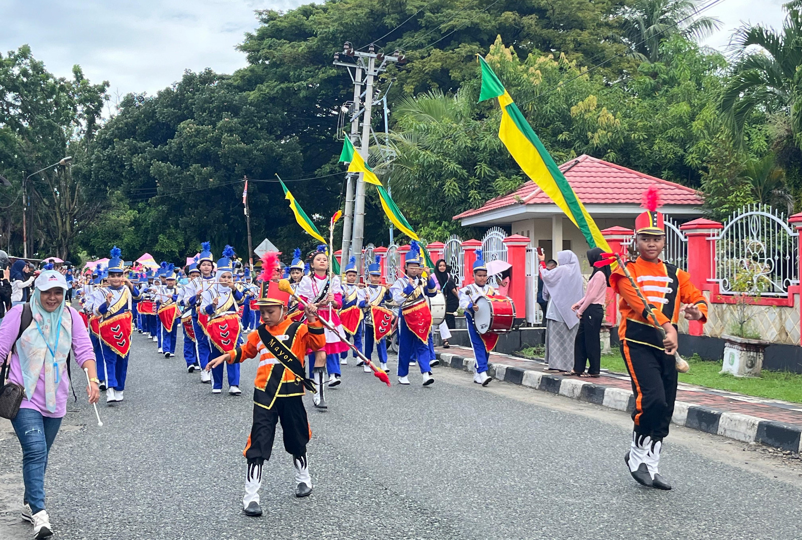 Lomba Drum Band Turut Meriahkan Peringatan Hardiknas di Parimo