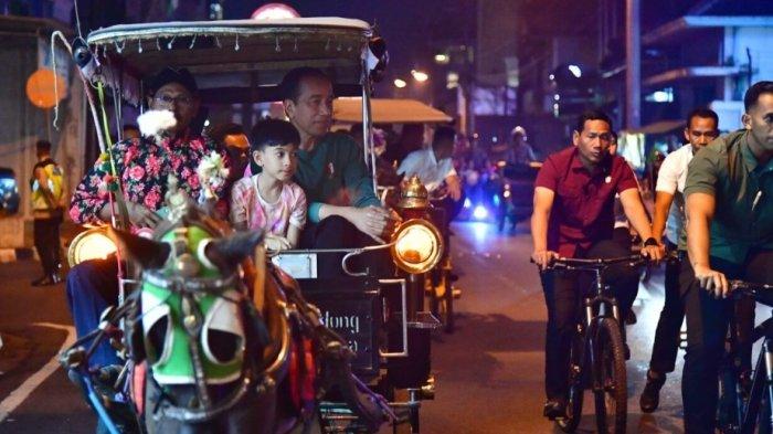 Momen Presiden Jokowi Ajak Cucunya Berkeliling Malioboro Naik Andong