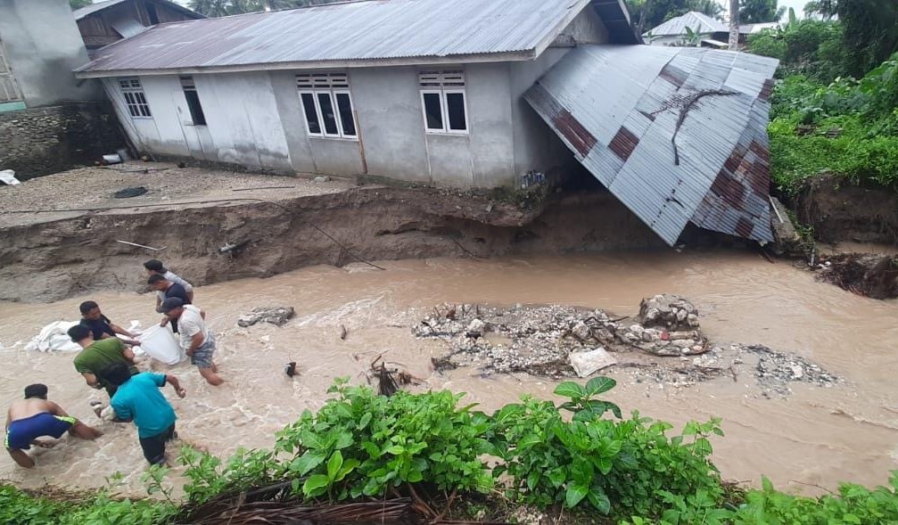 Dua Rumah Warga Desa Dimpalon Rusak Diterjang Banjir