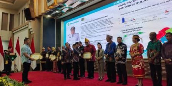 Pemkab Parimo Terima Penghargaan Eliminasi Malaria