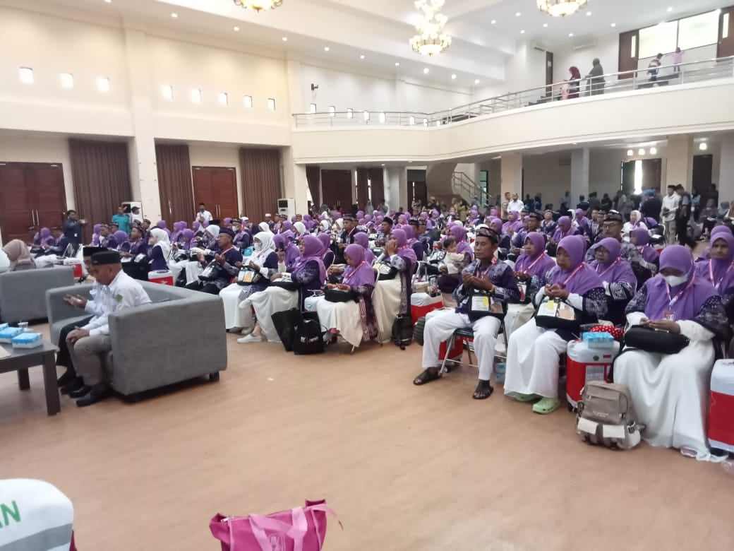 Rombongan Jemaah Haji Parimo Diberangkatkan