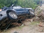 Dua Unit Mobil Terseret Tanah Longsor di Jalur Trans Sulawesi Palasa Lambori di Parimo