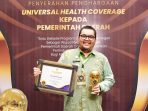 Pemda Parimo Dapatkan Penghargaan UHC Awards dari Wapres