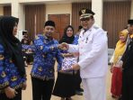 Pj Bupati Parimo Serahkan SK Pengangkatan 384 PPPK