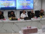 Kejati Sulteng Gelar Konfrensi Pers Terkait Penyitaan Barang Bukti Uang Tunai Miliran Rupiah
