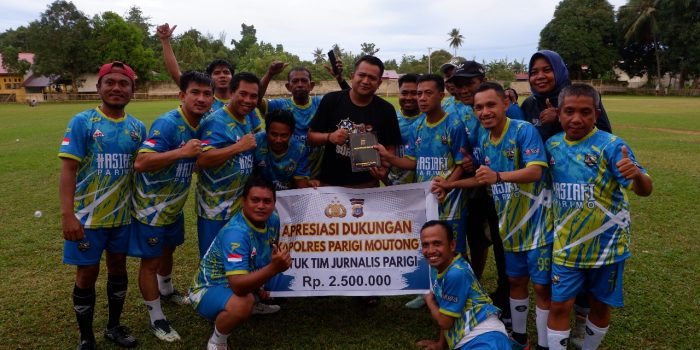 Kapolres Parimo Beri Dukungan Jurnalis Parigi FC di Laga Persahabatan