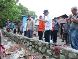 Bupati Parimo Tinjau Langsung Lokasi Abrasi Pantai di Desa Palasa