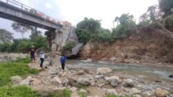 Tergerus Banjir, Fondasi Jembatan Baliara Parigimpu’u Menggantung