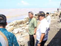 Tanggul Pengaman Rusak, Wabup Parimo Tinjau Abrasi Pantai di Desa Sidoan