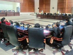 DPRD Parimo Bahas Pandangan Umum Fraksi Terhadap Empat Raperda
